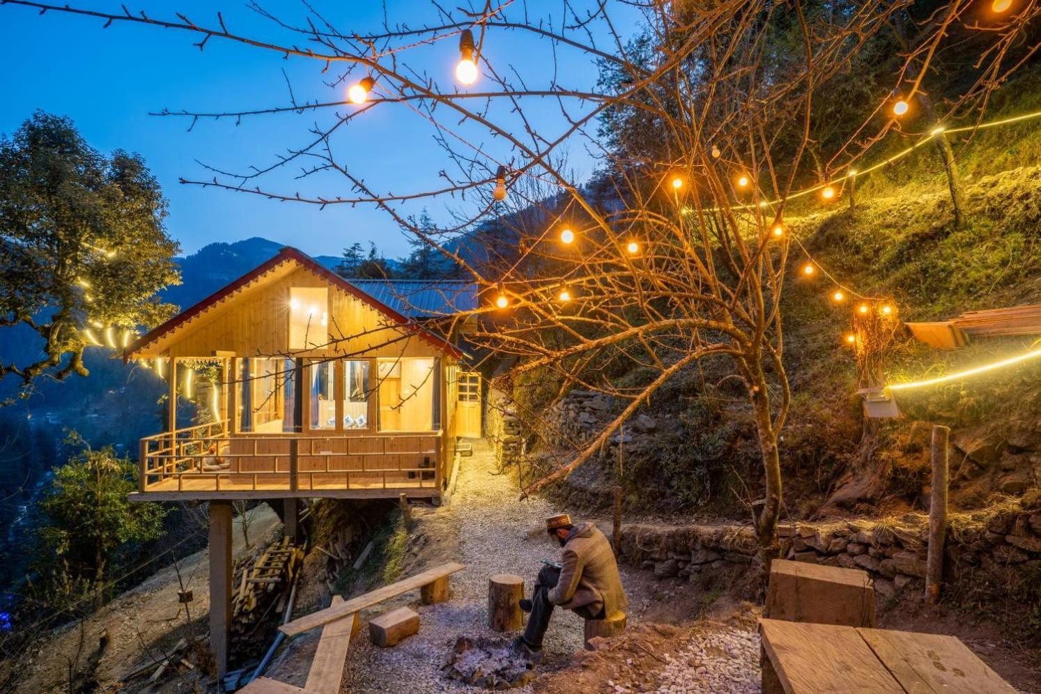 Villa Into The Woods Treehouse Jibhi Esterno foto