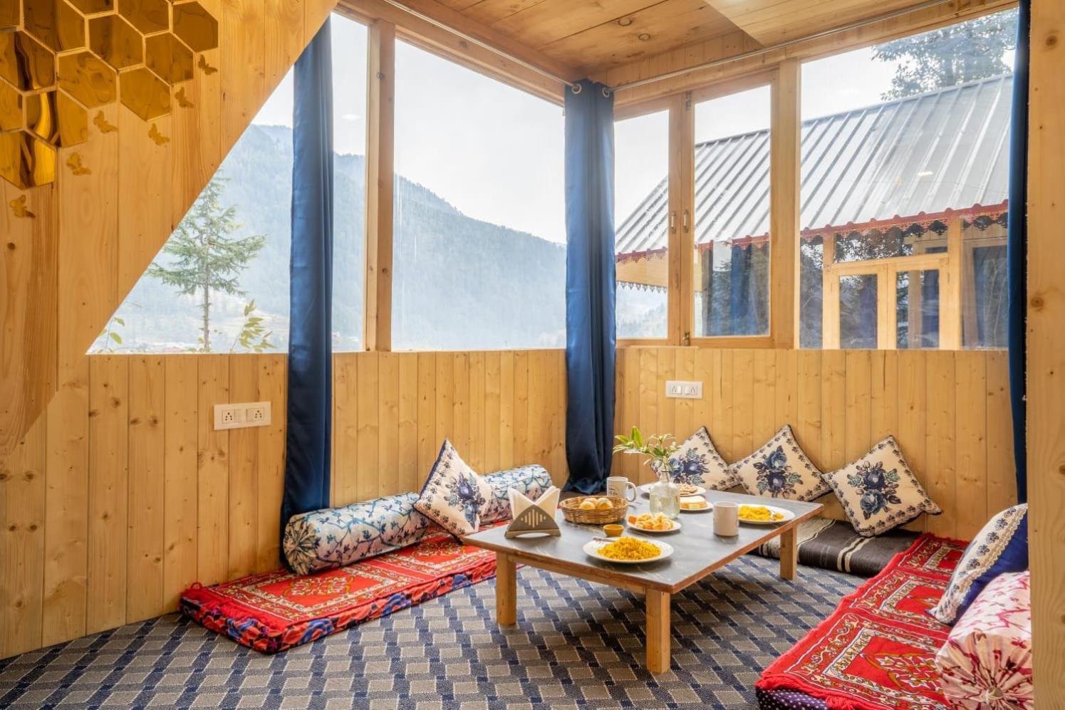 Villa Into The Woods Treehouse Jibhi Esterno foto